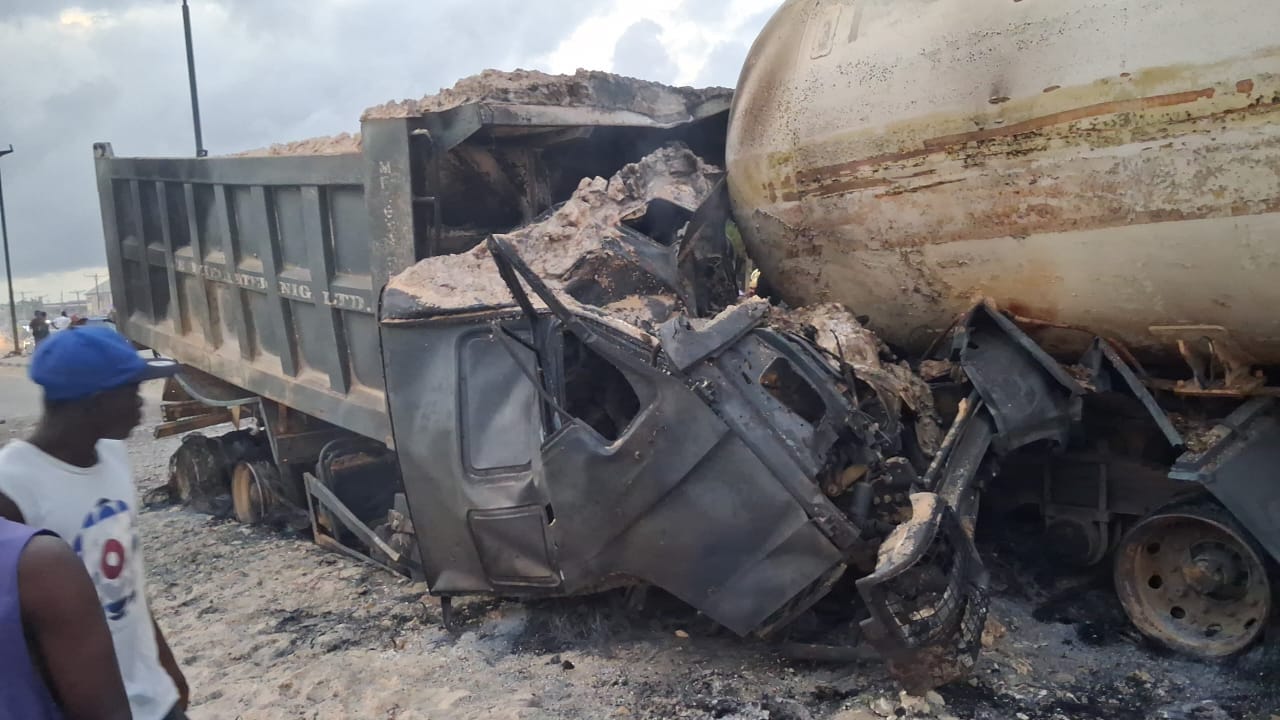 2 die, 10 shops razed as truck collides with gas tanker in Lagos